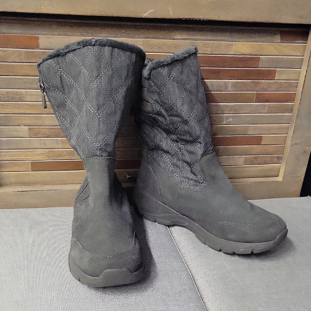 Gray Quilted Women's Lands End Boots Size 8.